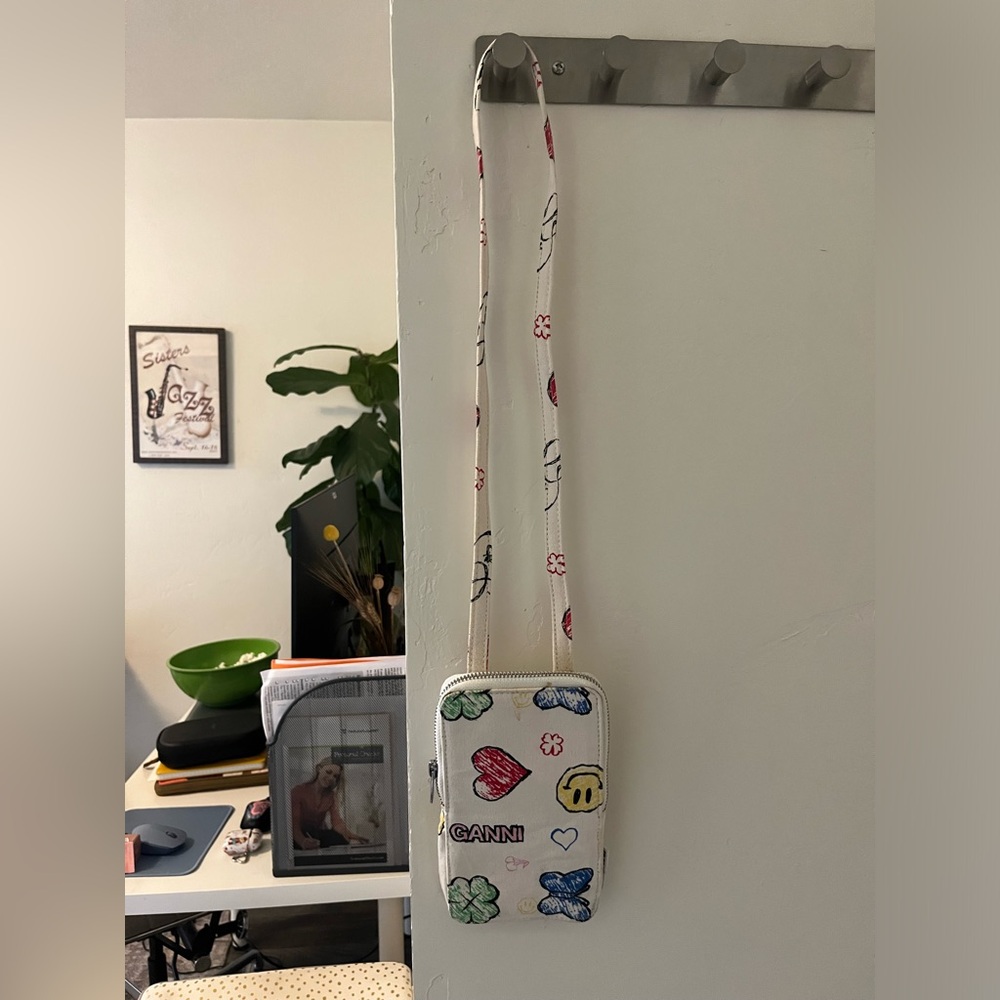 Ganni Phone Holder